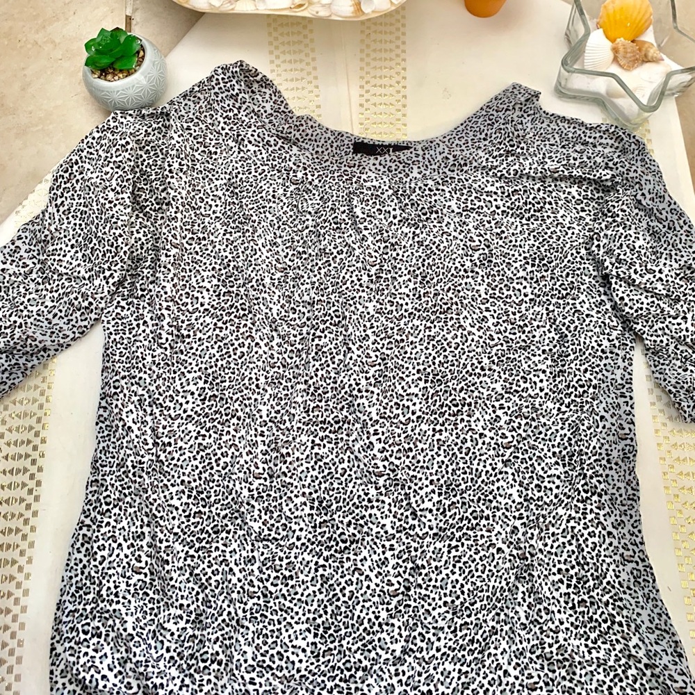 Forever 21 leopard print blouse